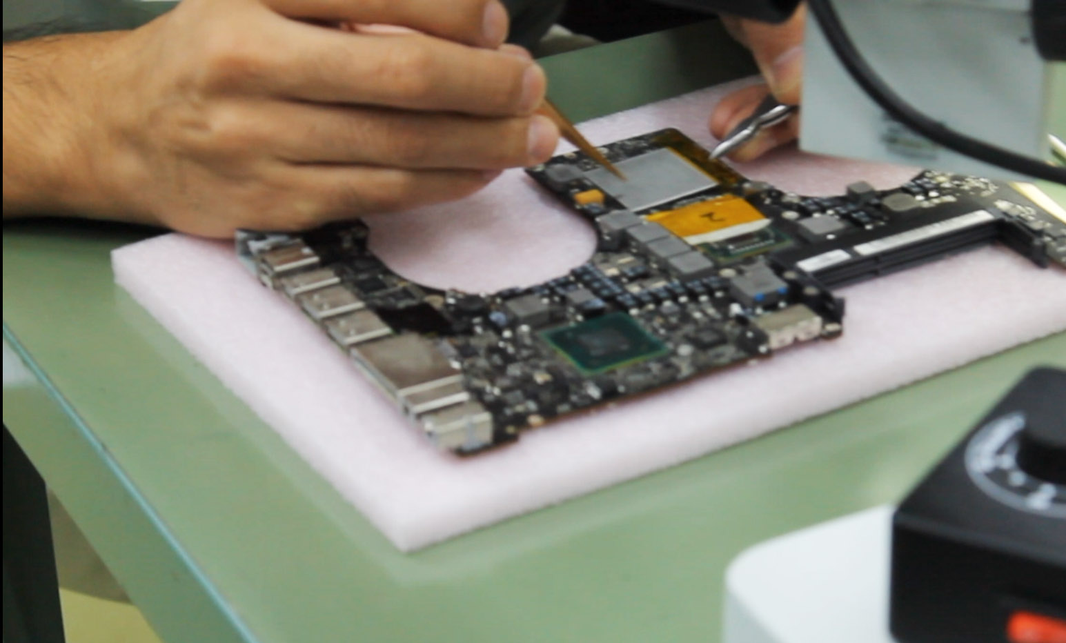 MacBookPro ロジックボード修理